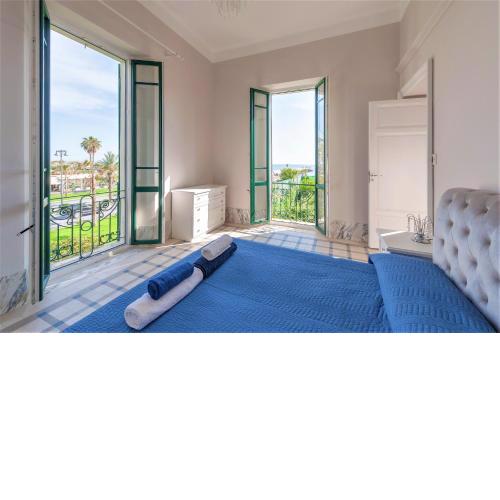 [- Poetic Seafront Penthouse Versilia -]