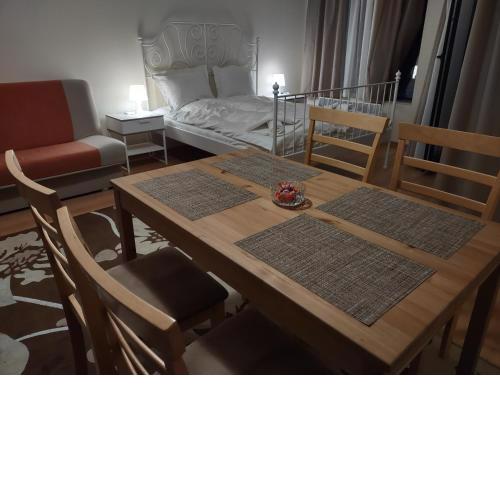 Тайната квартира - The Secret apartment