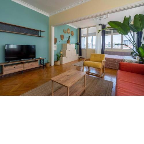 0033 - Besiktas, central, historical flat