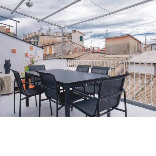 038 - Attico LUSSUOSO terrazza CENTRO Citta' 500m MARE, parcheggio gratis vicino