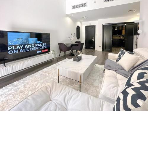 1-Bed Apt with Private Backyard