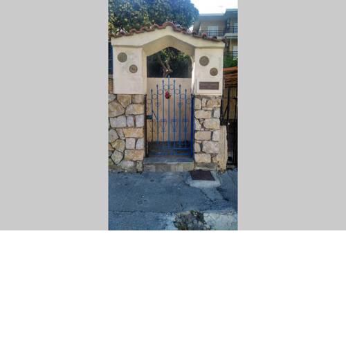 1-Bedroom Beach Apartment in Cute Town