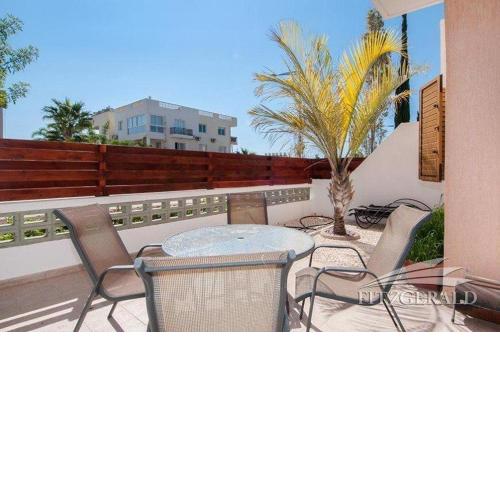 1 bedroom garden flat, sleeps 4