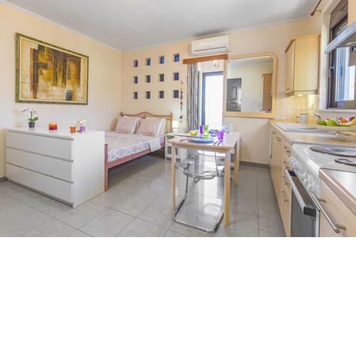 1. Elegant studio near the sea in the city center!