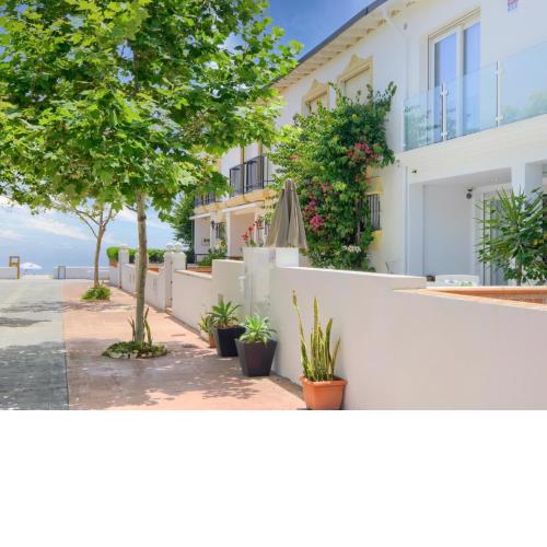 10 PARADISE VILLA on SEA FRONT, TERRACE!