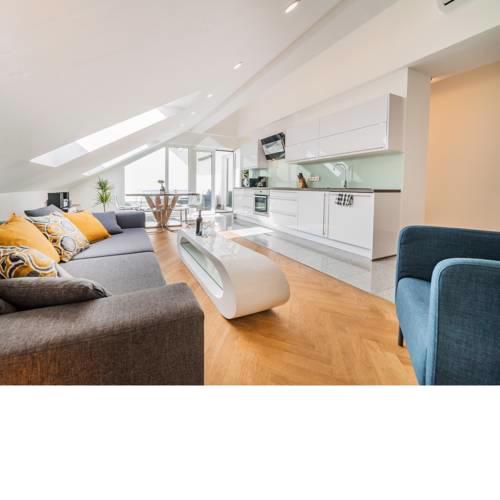 100sqm Apartment with Terrace - Next to Danube