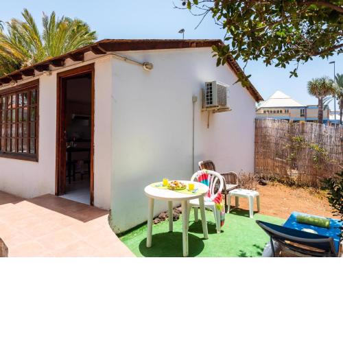 101 BRIGHT, POOL VIEW and AIR CONDITIONING