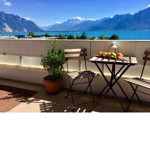 102,Incredible lake views, big, modern studion with balcony