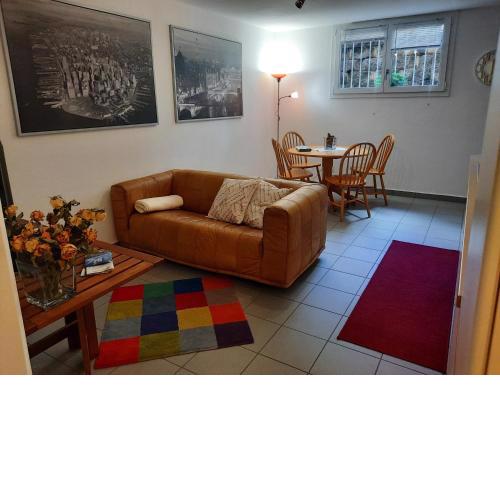 #10ilnumeroperfetto, independent entrance, private parking & garten