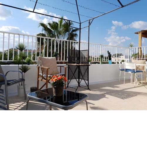 11 Sunny Bay Apartment