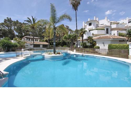 1104 First Line Beach Apartment golden Beach pool