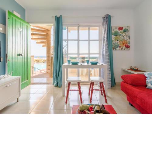 113 STYLISH 1 BEDROOM accommodation, POOL, TERRACE