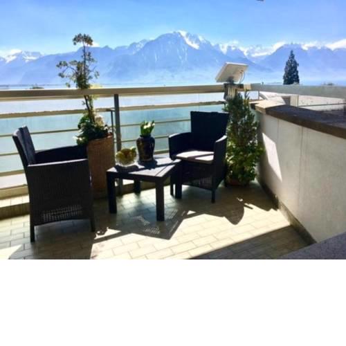 12 - City Center Apartment with Fantastic Lake View