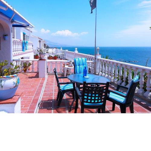 12 House in front of the sea