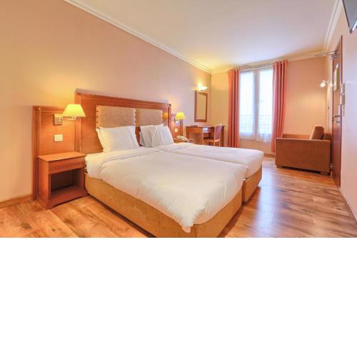 121 Paris Hotel