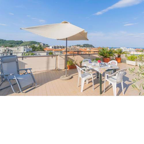 124 - Casa con Attico vista Mare, 15 minuti a piedi dalla Spiaggia, parcheggio privato gratuito - UNA CAMERA DA LETTO