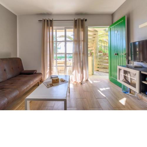 134 LOVELY 1 BEDROOM ACCOMMODA, POOL, TERRACE, WiF