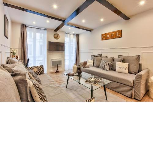 14 Luxury Flat Eiffel Design 1