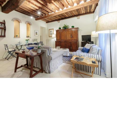 1400's Apartment, Stylish Smart Ground Floor Apartment inside Lucca