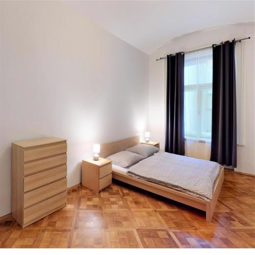 14A Charm room Wenceslas square with shared kitchen and bathroom