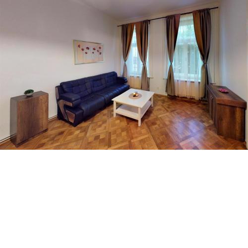 14B Charm APT Wenceslas square with shared kitchen and bathroom