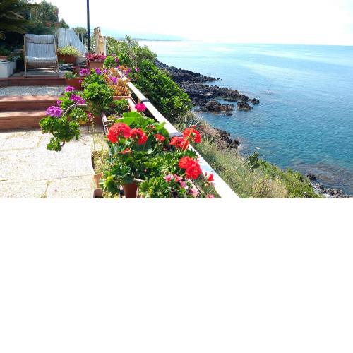 150m2 First line, private entrance to the sea, terrasse, garden !