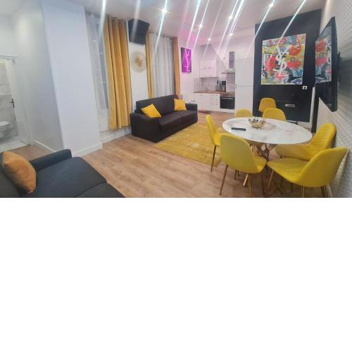 156 - Urban YSL Flat in Montorgueil