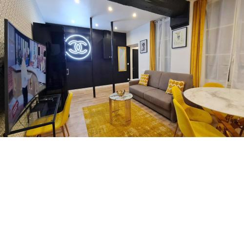 157 - Urban Coco Chanel Flat in Montorgueil