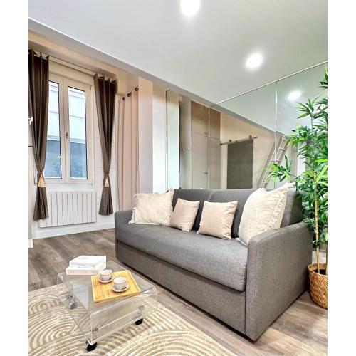 1571 - Louvre Museum - Brand new studio