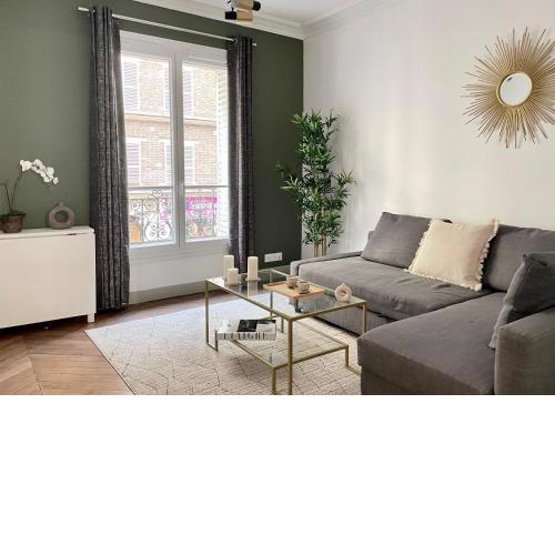1590 - Family flat in heart of Paris