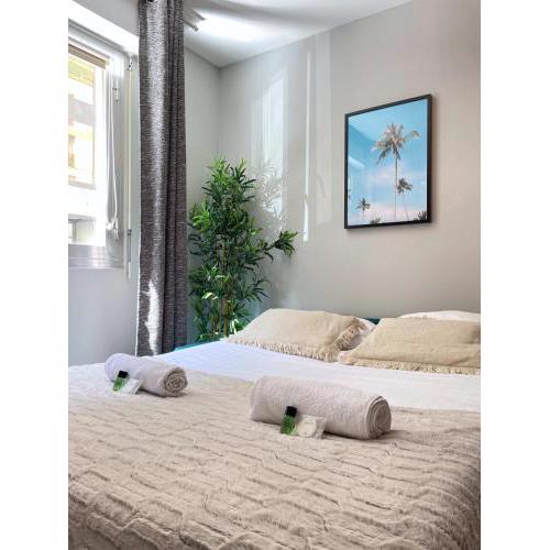 1601B - Studio near Champs Elysées