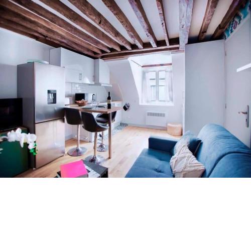 1612 B - Best deal in Pigalle