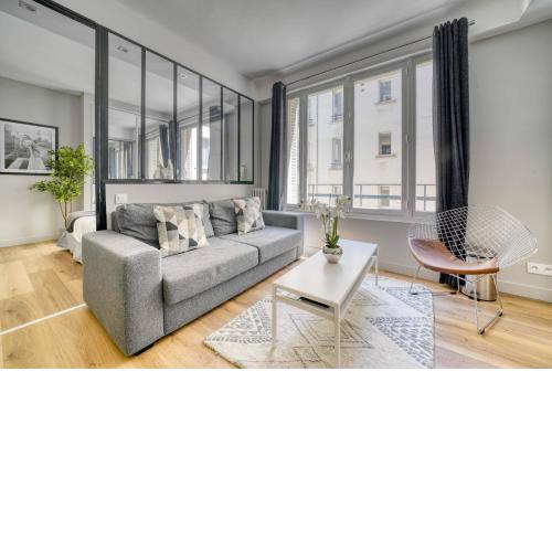 1628 - Champs Elysées - Amazing loft
