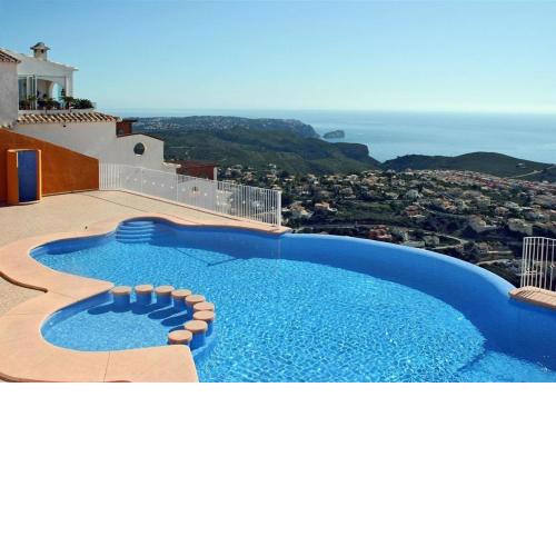 180-degrees sea view with pool