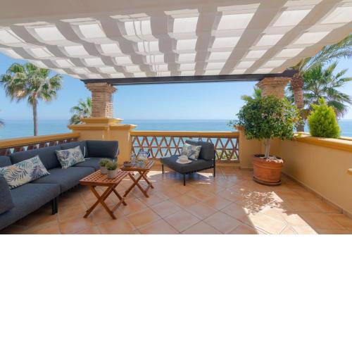 18166 - SUPERB FRONT LINE LOCATION - HEATED POOL