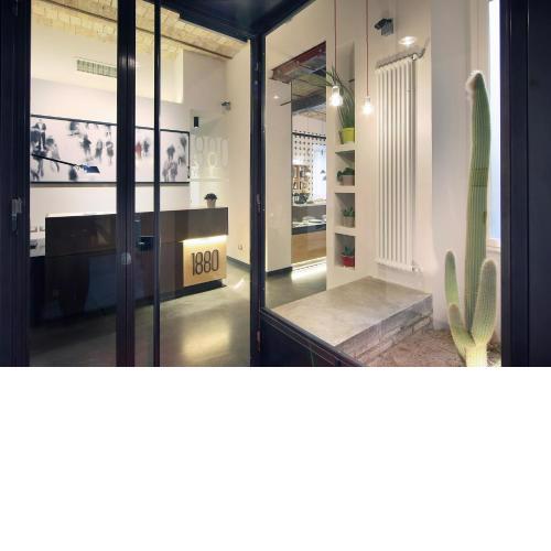 1880 Atypical Rooms