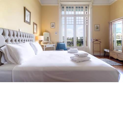 1930's neoclassical apt in the heart of Athens