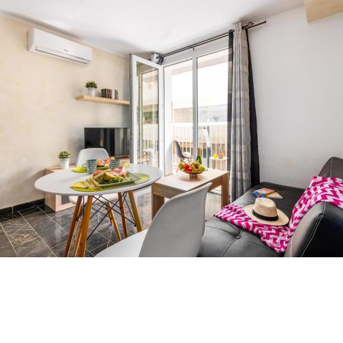 1A SOFIA Accommodation CLOSE SERVICES SEA, WIFI!