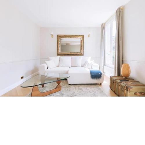 1BD Apart w Balcony in Concorde