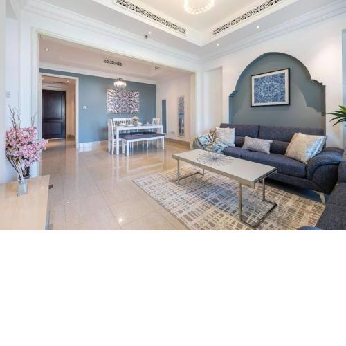 1BDR apartment with Burj Khalifa View , walking distance to Dubai Mall