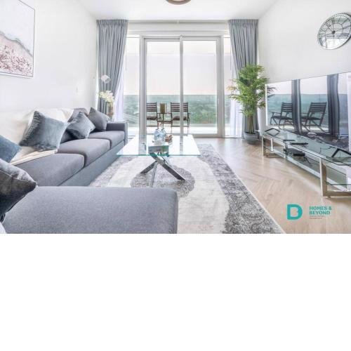1BR Apartment in 1 Residences, Balcony view with Iconic Sheikh Zayed picture and city view