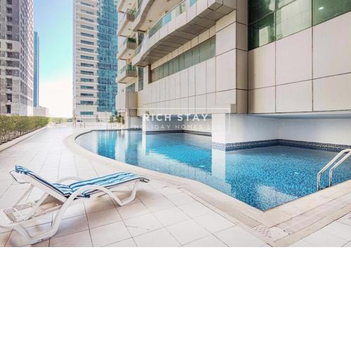 1BR at Marina Pinnacle in Dubai Marina - Rich Stay