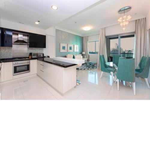 1BR Downtown Dubai suite with stunning views