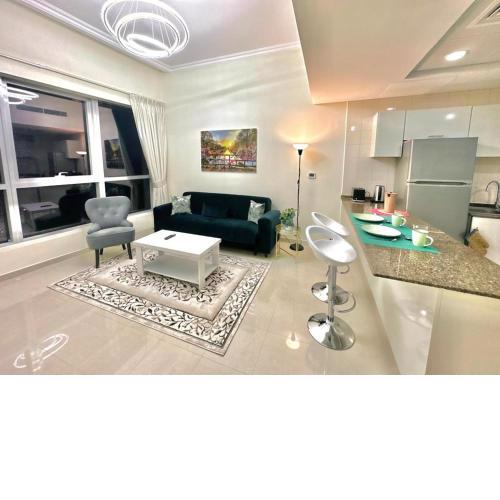 1BR in Marina with Scenic Views