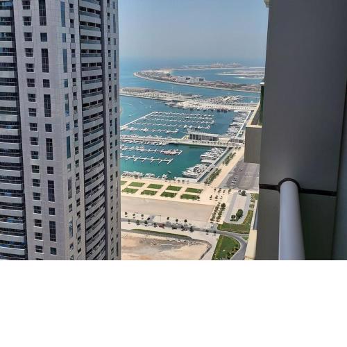 1BR Stunning Marina & Sea Views Walk to Beach