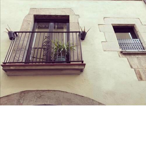 2 Apartamentos Torroella con terrazas comunicables