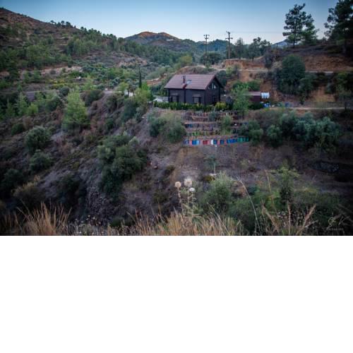*2 bdr log house /mountains/Queen bed/fireplace