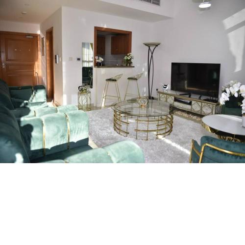 2 bed apt in Dubai marina with master room