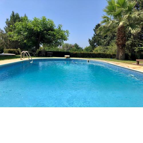 2 bed Cottage with Pool & Garden