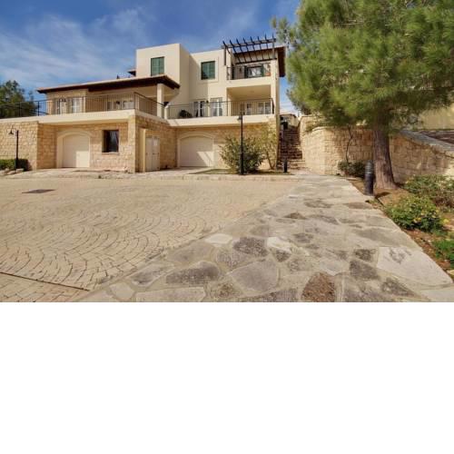 2 Bed Luxury Villa In Aphrodite Hills!!